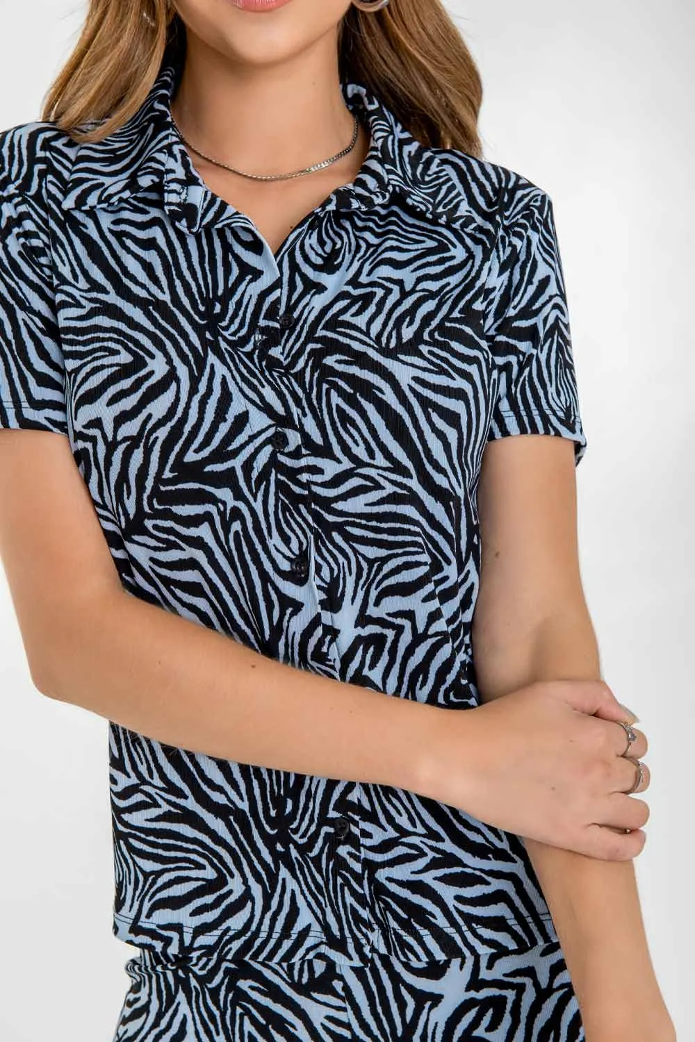 Camisa animal print fit recto manga corta