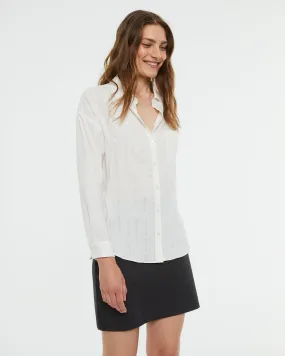 Camisa básica con bolsillo delantero plastrón