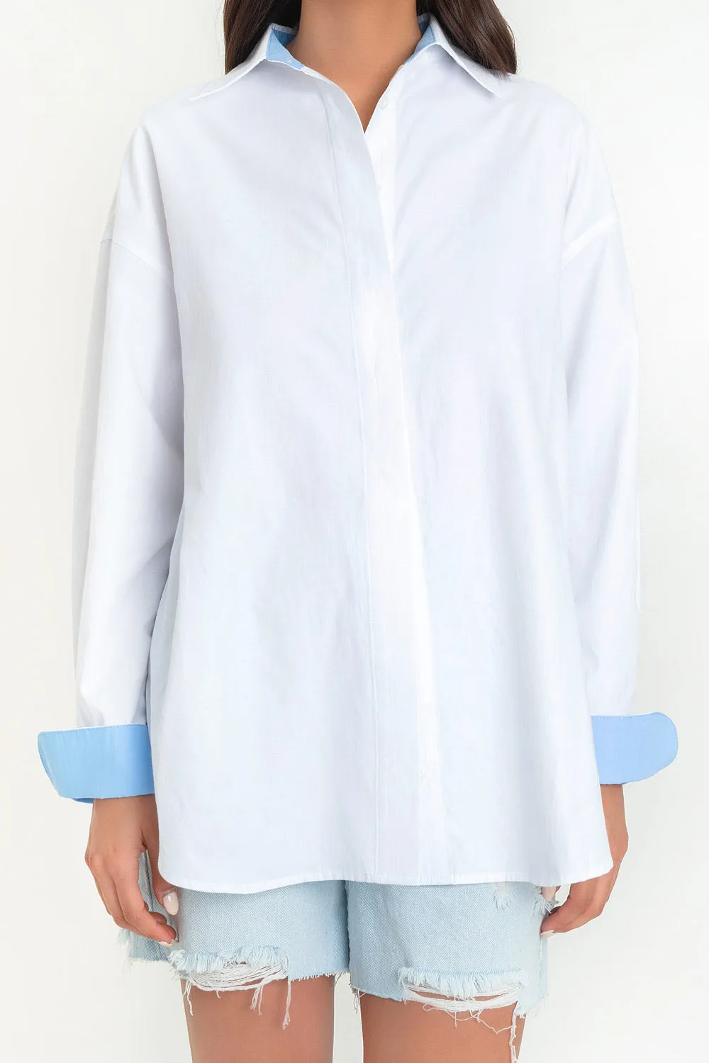 Camisa de fit oversized puo en contraste