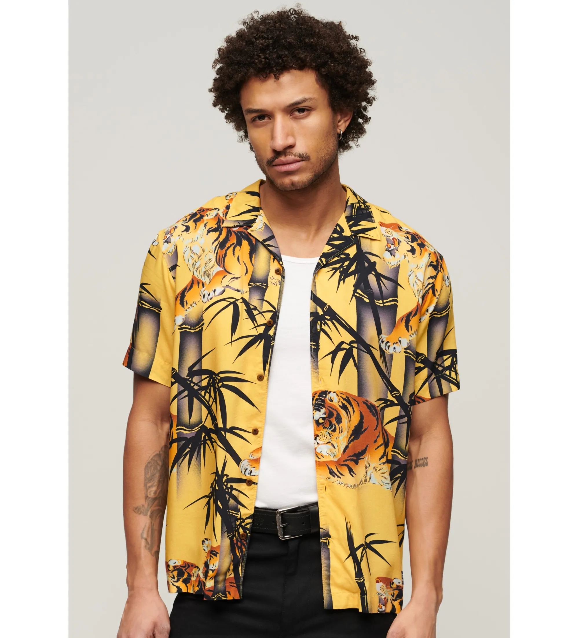 Camisa Hawaiian Resort amarillo