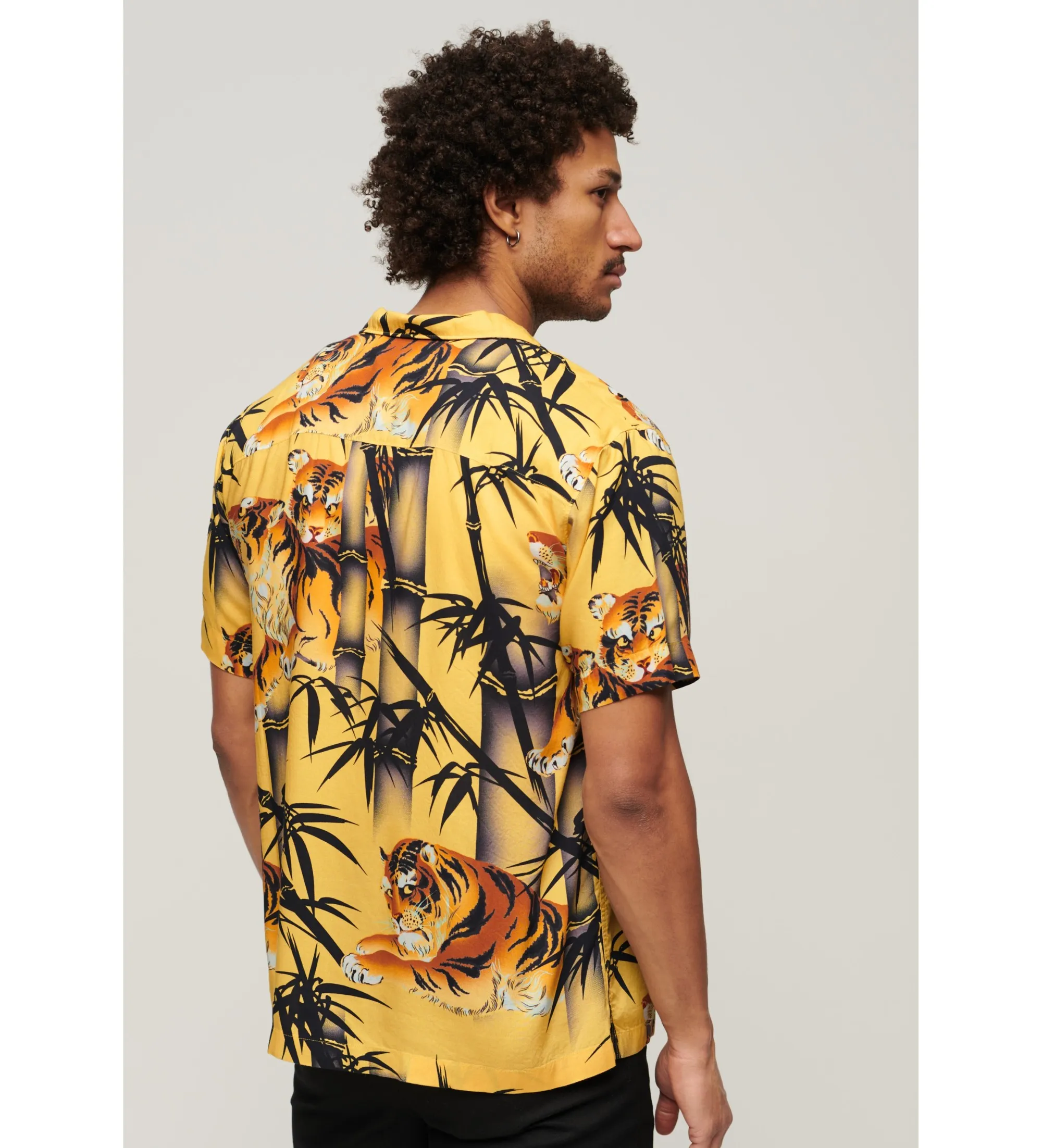 Camisa Hawaiian Resort amarillo