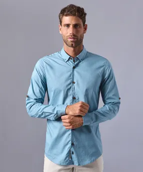 CAMISA MANGA LARGA CUELLO SOLAPA SLIM FIT CELESTE ESTAMPADO OI24