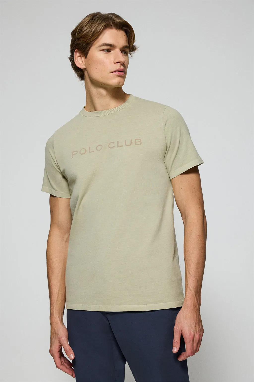 Camiseta Apolo garment dyed color piedra con logo Polo Club aterciopelado