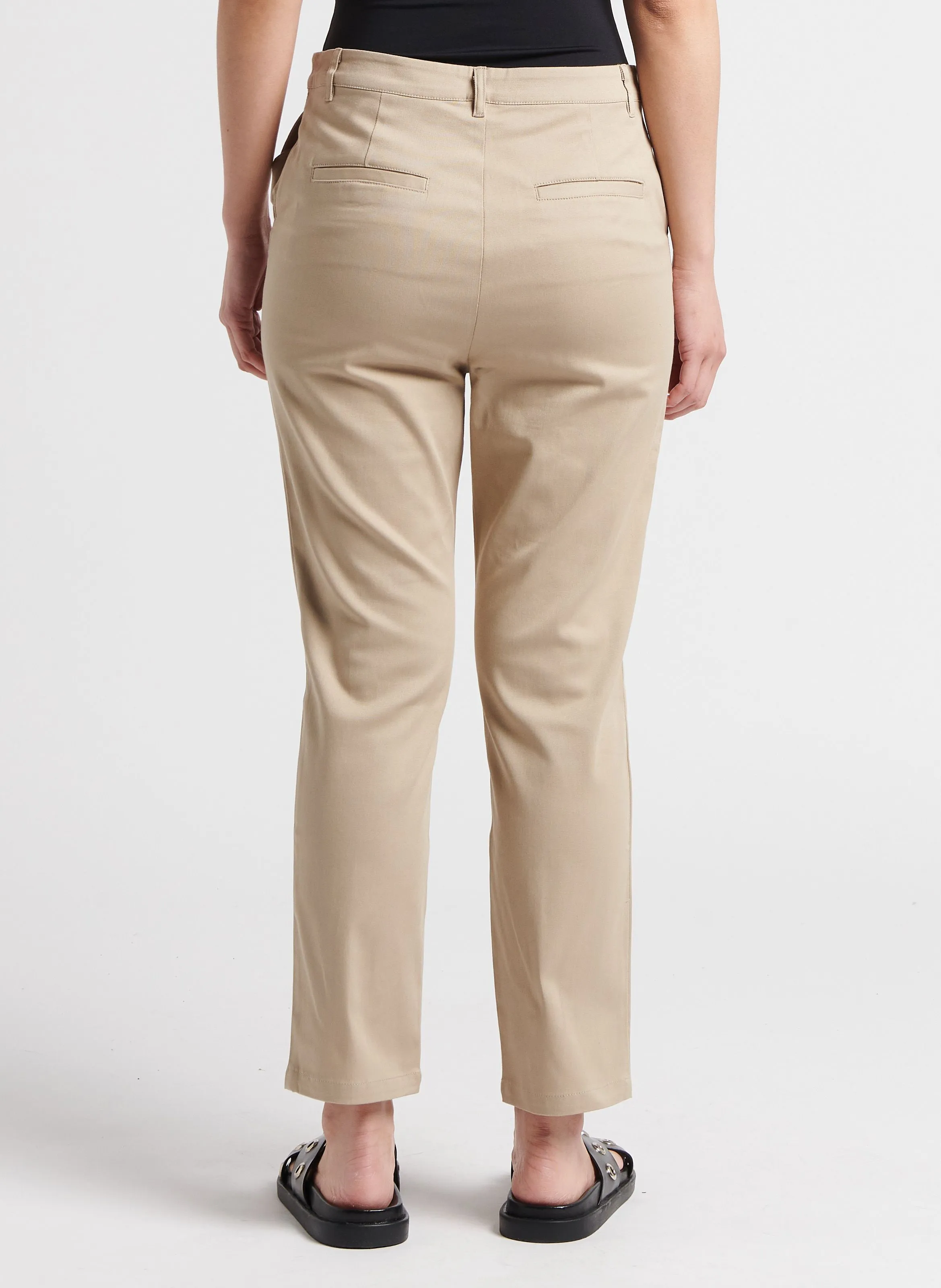 EKYOG ELANOR - Pantalón chino tobillero de algodón orgánico elástico en beige