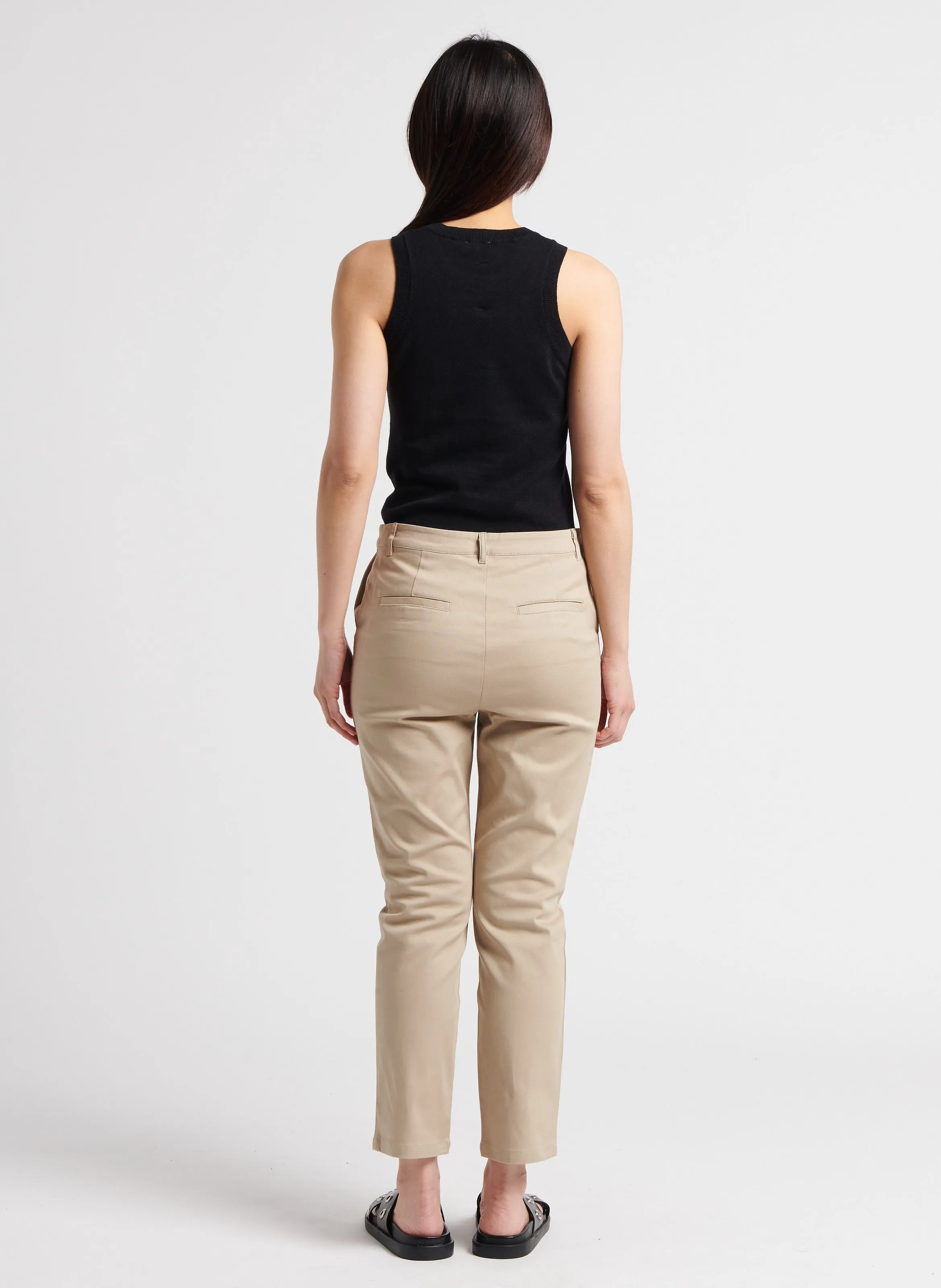 EKYOG ELANOR - Pantalón chino tobillero de algodón orgánico elástico en beige