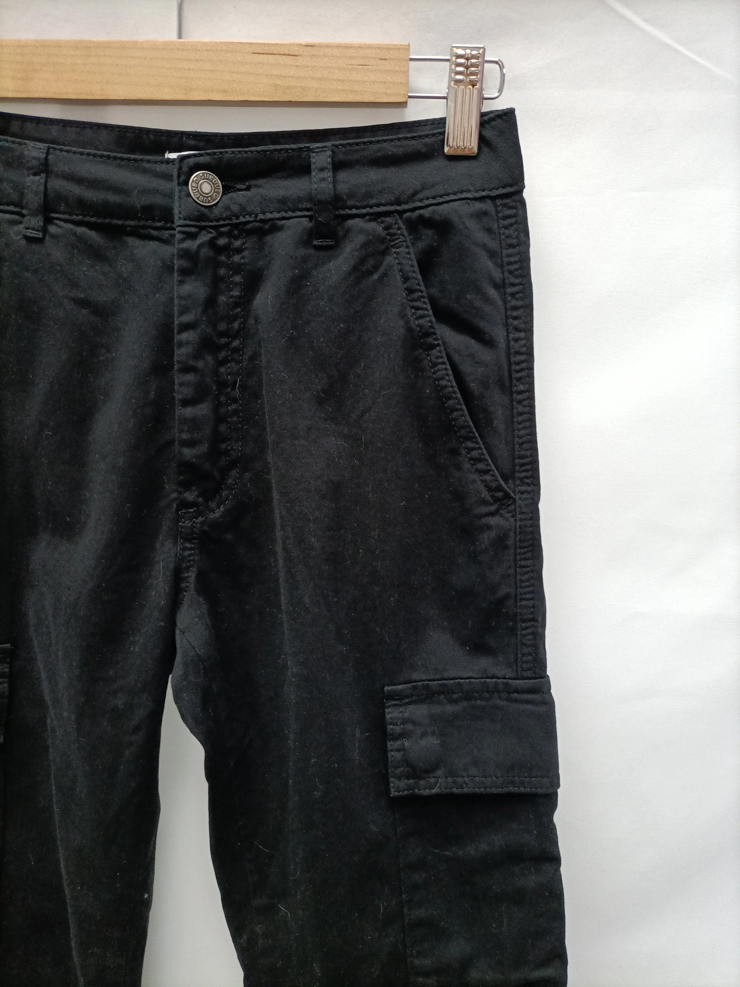 SUBDUED. Pantalón cargo negro T.s