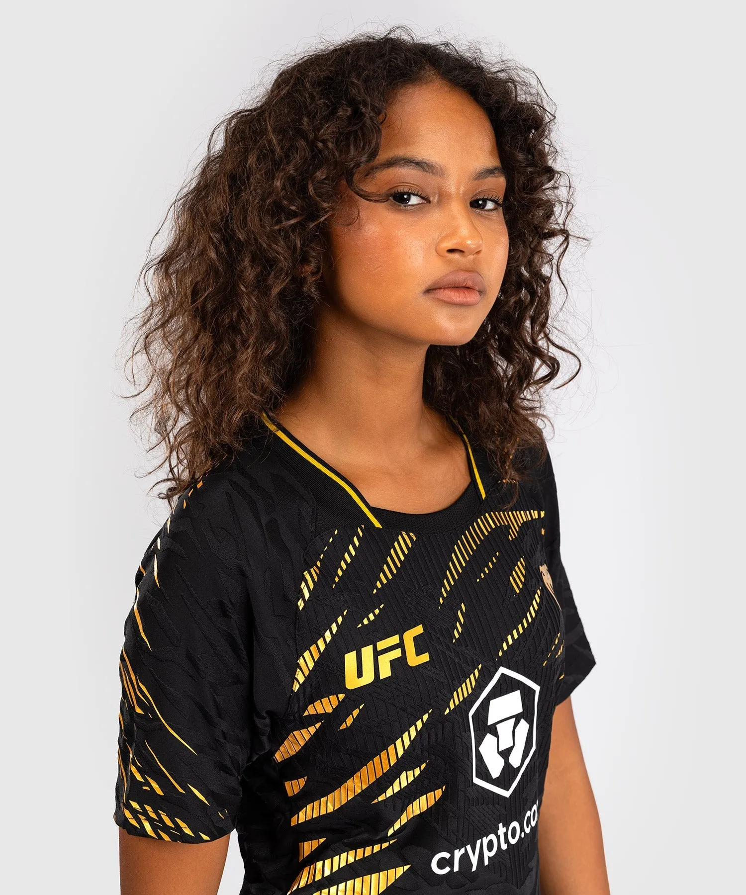 UFC Fusion by Venum Personalizados Authentic Fight Night Camiseta de Salida para Mujer - Campeón