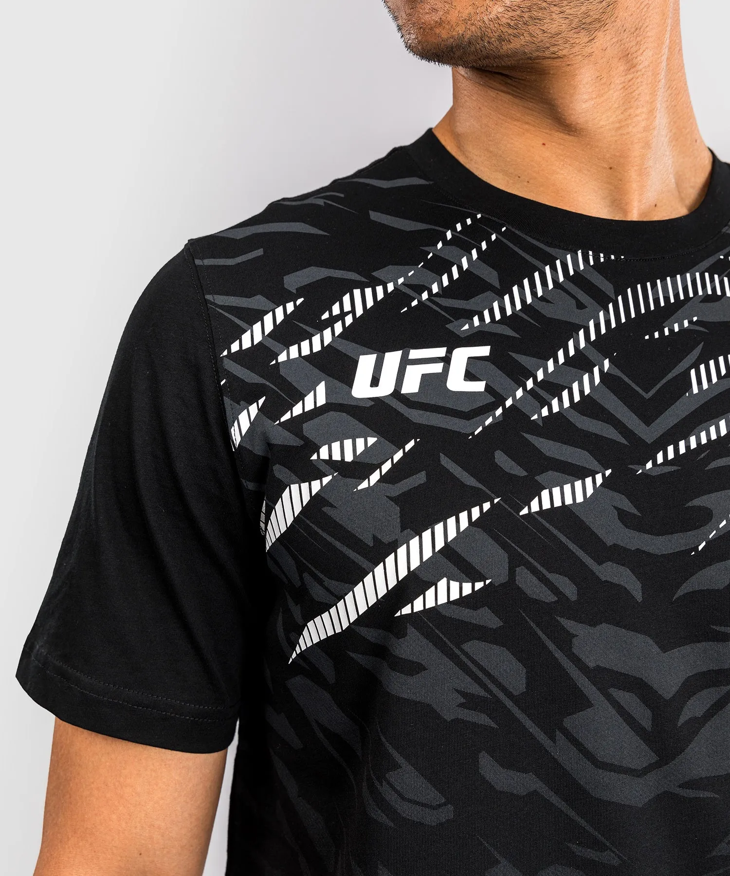 UFC Fusion by Venum Replica Camiseta de Manga Corta para Hombre - Negro